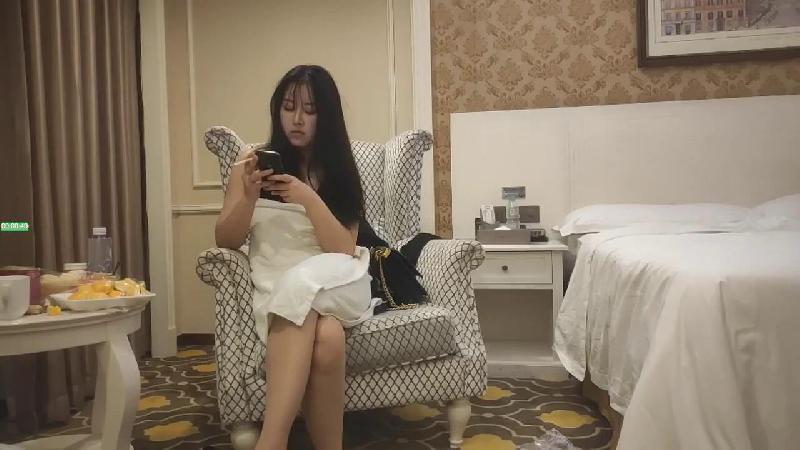 【人生無常大腸包小腸】臉蛋不錯騷御姐繼續再來一炮扶著大屁股后入騎乘操的嗯嗯叫