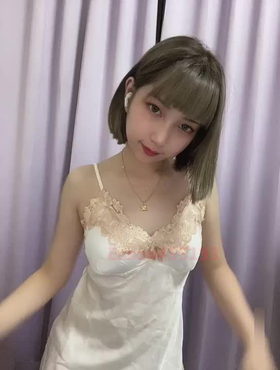 《台湾情侣泄密》超漂亮的学妹不雅视频被有心人故意流出