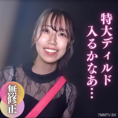 加入模特儿经纪公司前的P活动记录玻璃上的超大假阳具