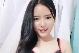 长直发巨乳妹全裸玩具自嗨！骑椅自慰玩弄蜜穴 淫水四溅玩具抽插 蜜桃臀高潮喷水