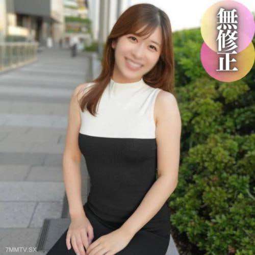 自然f的最佳风格美丽的乳房与当地播音员的成年人