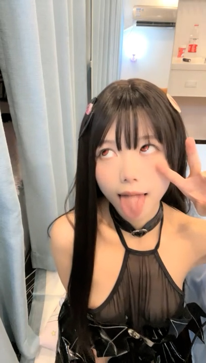 极品尤物呆萌美少女！卡哇伊说话嗲嗲！性感短裙黑丝袜，跳蛋塞穴假屌骑坐，娇喘呻吟超诱惑