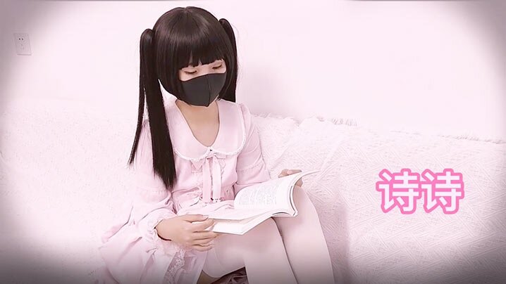 粉色情人禽兽哥哥让萝莉妹妹吃下自己的精液